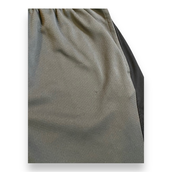 NIKE Dri-Fit Athletic Workout Activewear Basketball Shorts - Picture 5 of 7